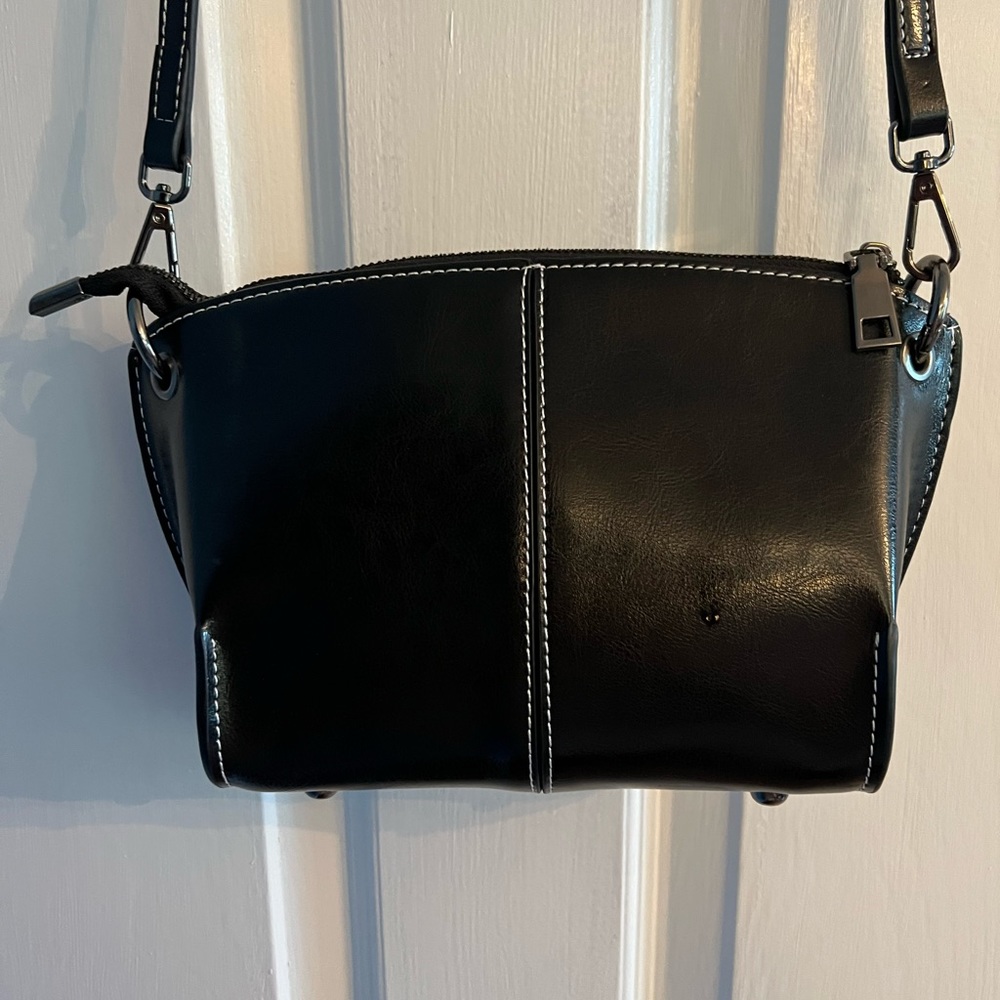 Leather structured Crossbody, black